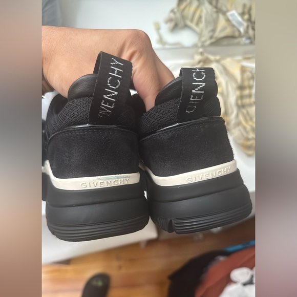 Givenchy sneakers - Picture 3 of 5
